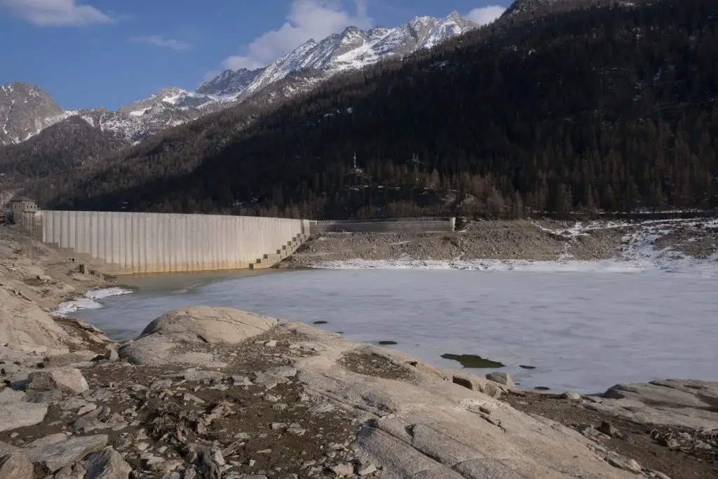 Diga di Ceresole Reale in secca